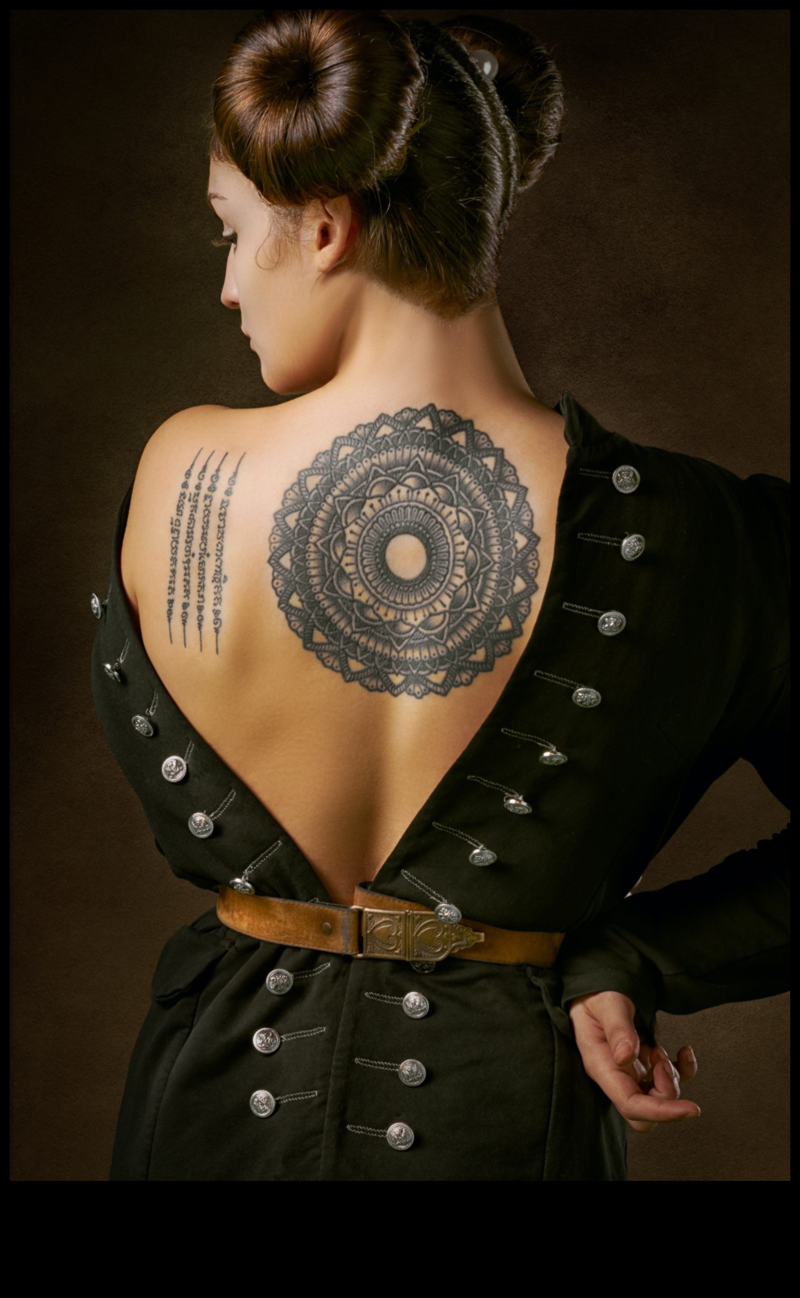 Ink Chronicles: Narațiuni realizate în povestiri cu tatuaje sculptate