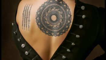 Cronici cu cerneală: Narațiuni realizate în tatuaje mărețe